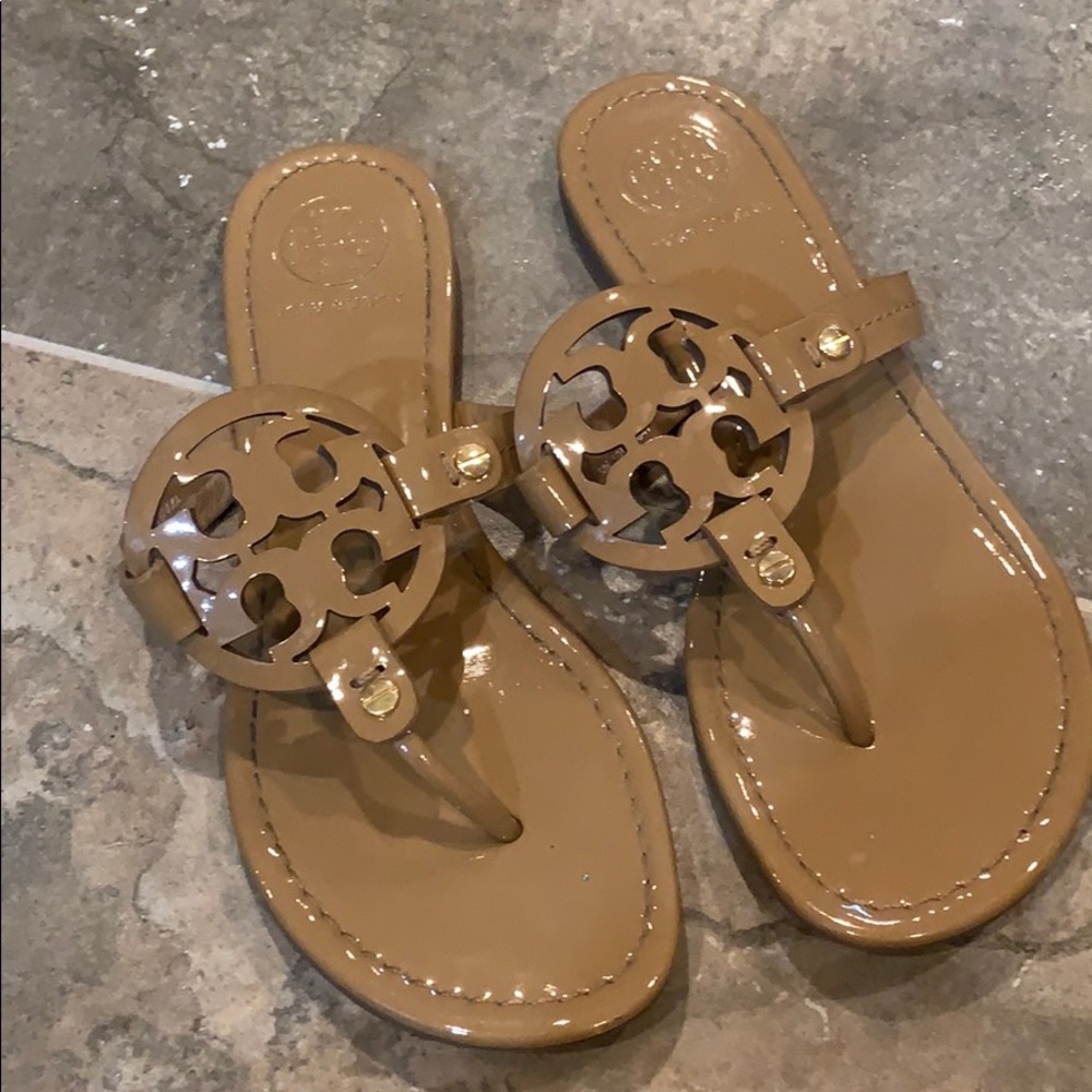 Tory Burch patent leather nude flip flop 7.5